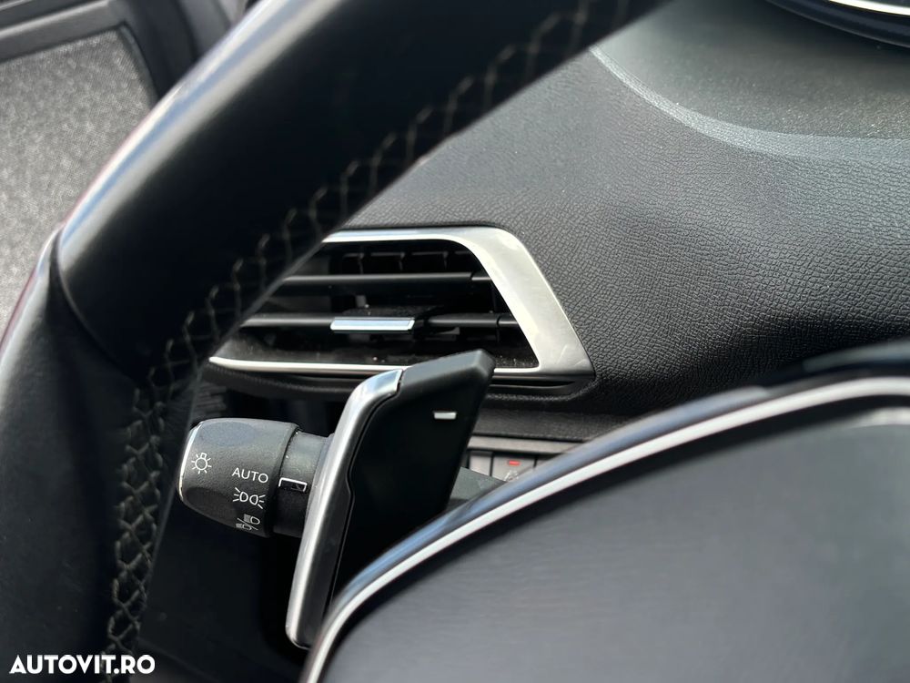 Peugeot 3008 1.2 PureTech 130 EAT8 Allure Pack - 17