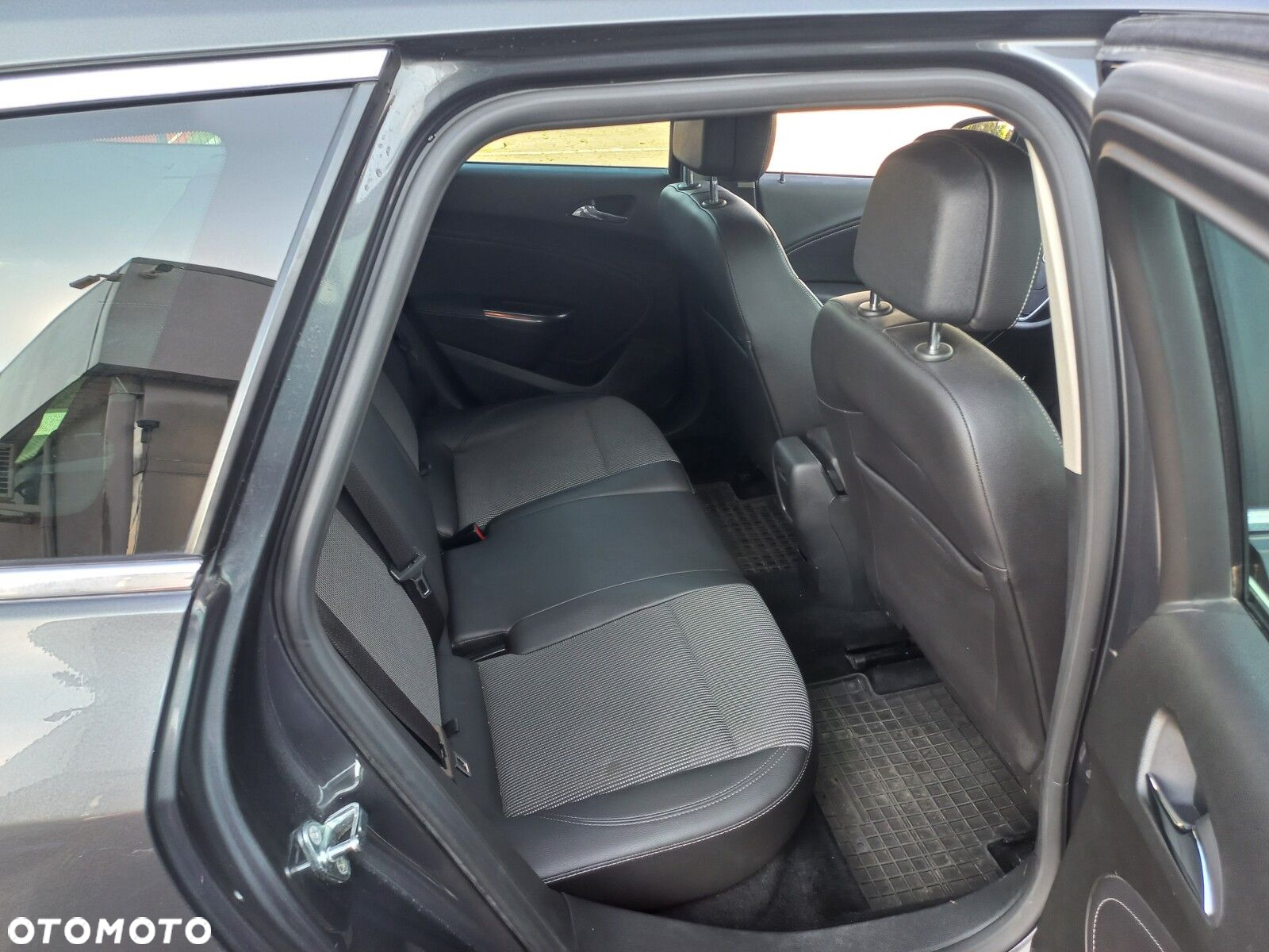 Opel Astra IV 1.4 T Cosmo - 24