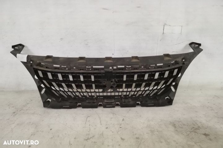 Grila Centrala Originala Cu Ornamente Crom In Stare Buna Peugeot 3008 - 1