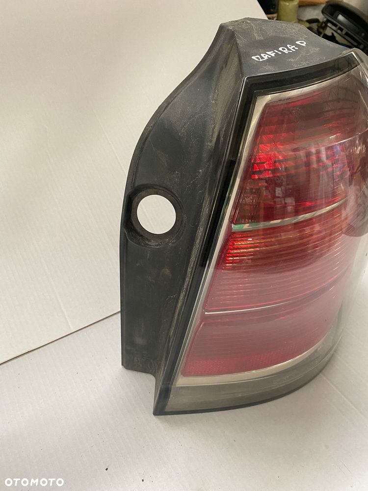 LAMPA PRAWA TYŁ TYLNIA TYLNA OPEL ZAFIRA B - 2