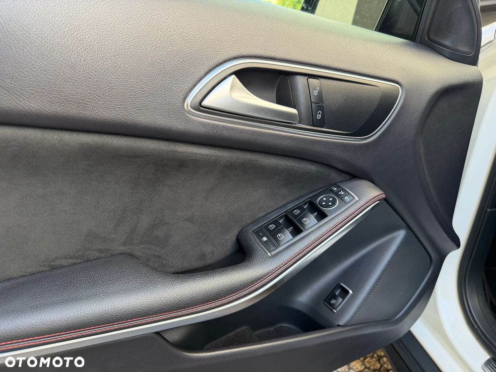 Mercedes-Benz GLA 220 4-Matic - 38