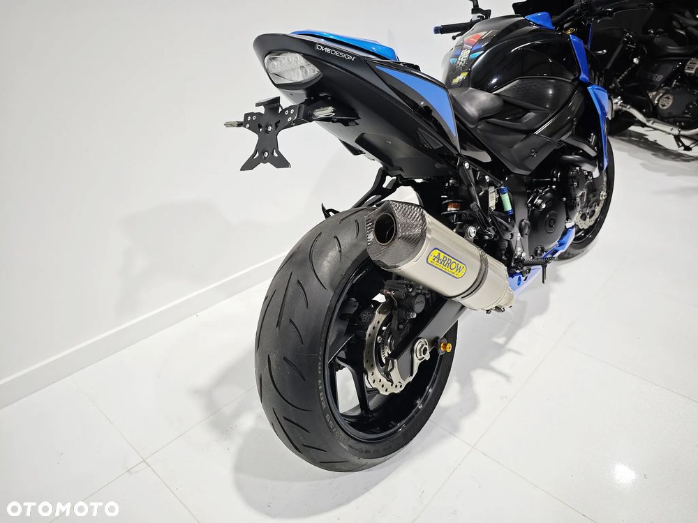 Suzuki GSX - 12