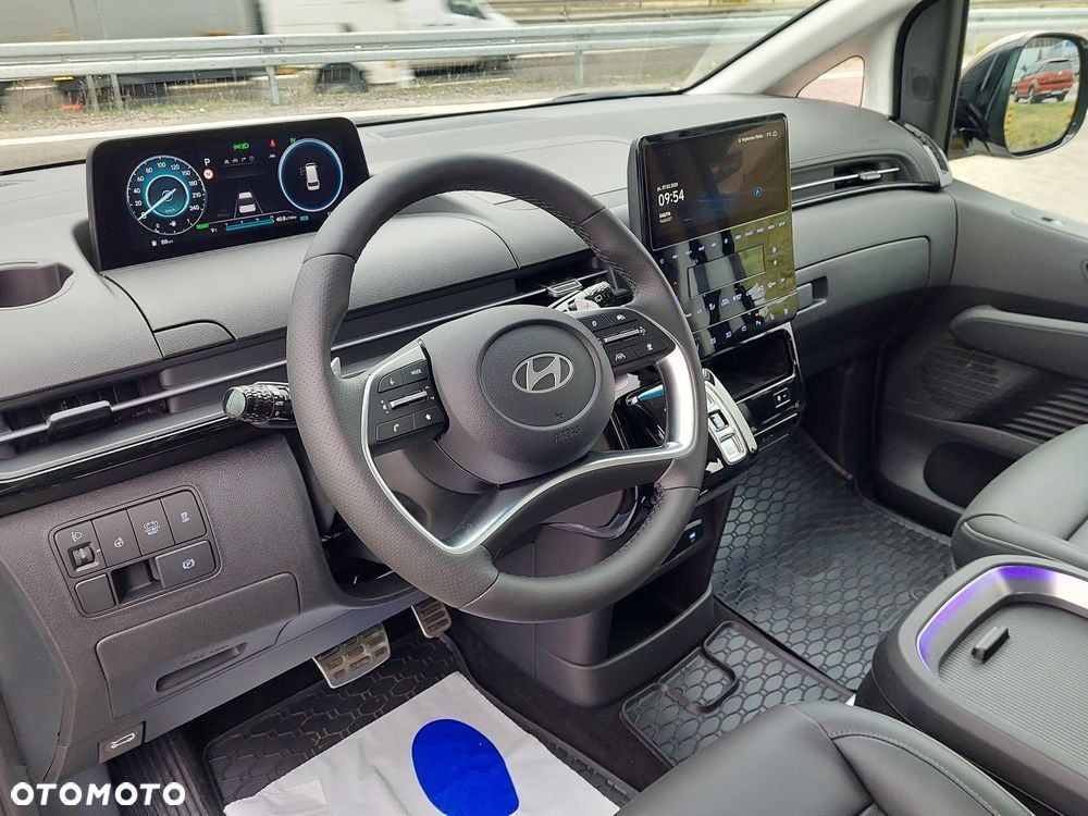 Hyundai Staria 1.6 T-GDI HEV Luxury - 8