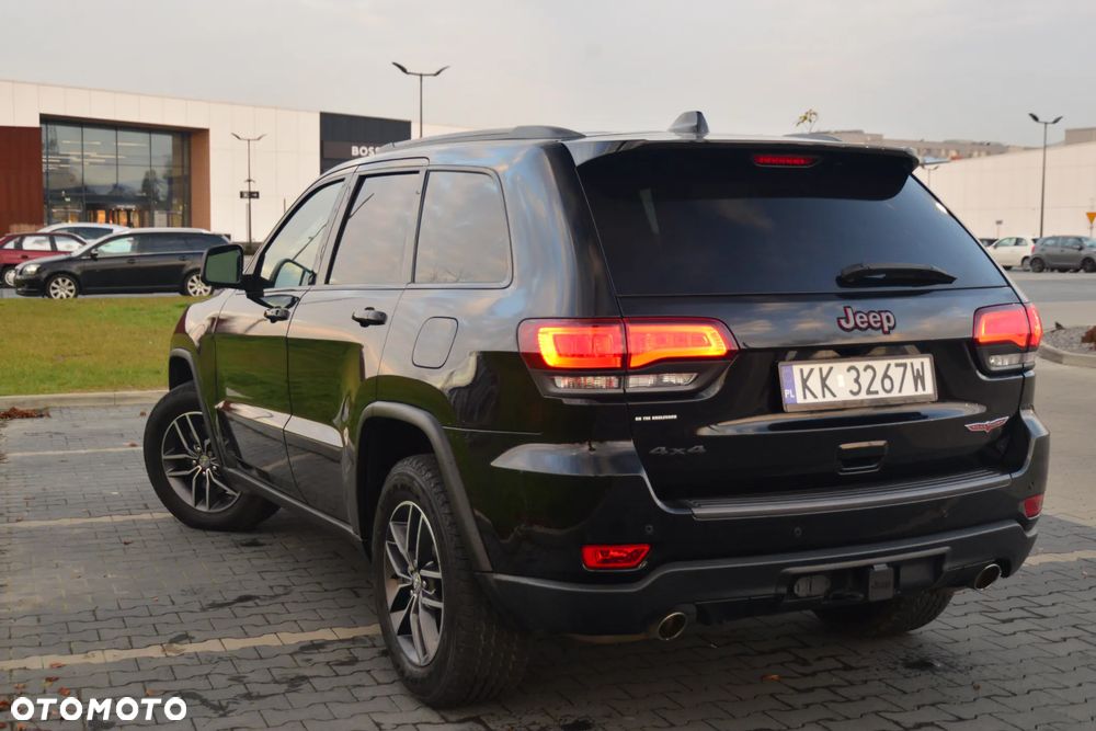 Jeep Grand Cherokee - 12