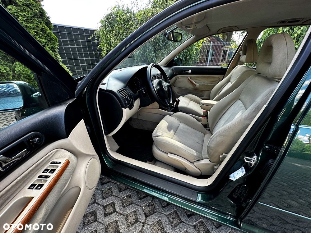 Volkswagen Bora Variant 2.3 V5 - 5