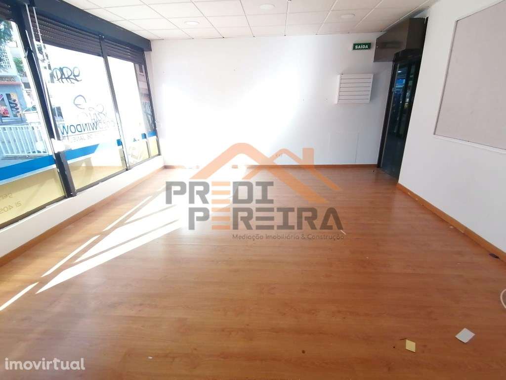 Reservado!
Loja localizada no Centro Comercial Oceano. - Grande imagem: 3/13