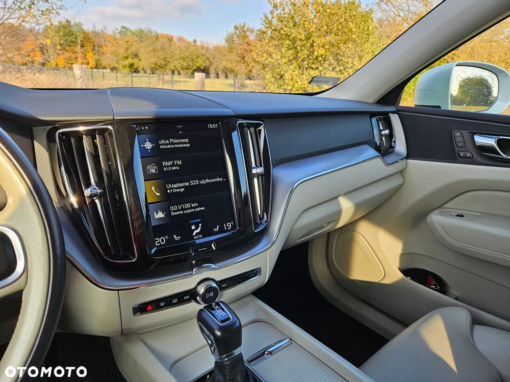 Volvo XC 60 T5 AWD Momentum Pro - 8