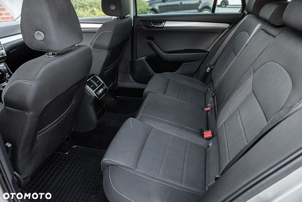 Skoda Superb Combi 2.0 TDI DSG Premium Edition - 23