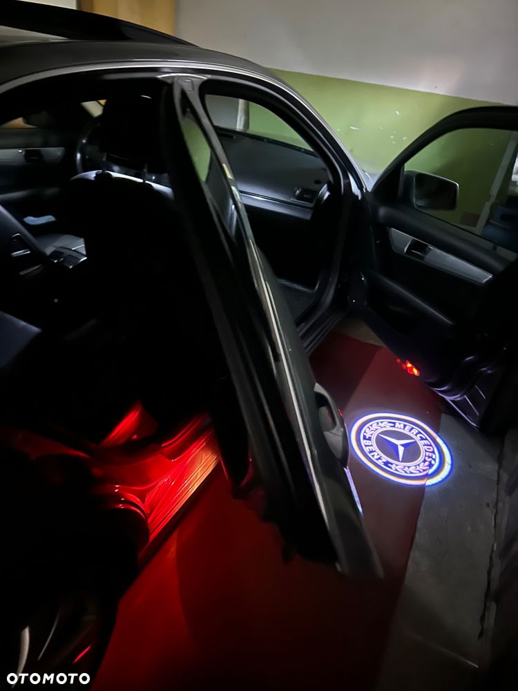 Mercedes-Benz Klasa C 180 CGI Automatik BlueEFFICIENCY Avantgarde - 13
