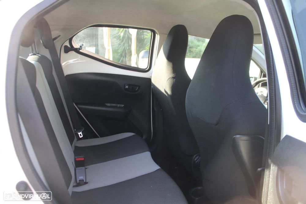Toyota Aygo x-clusiv - 25