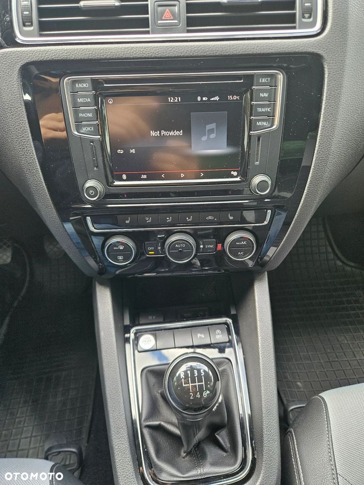 Volkswagen Jetta 1.4 TSI BMT Highline - 25