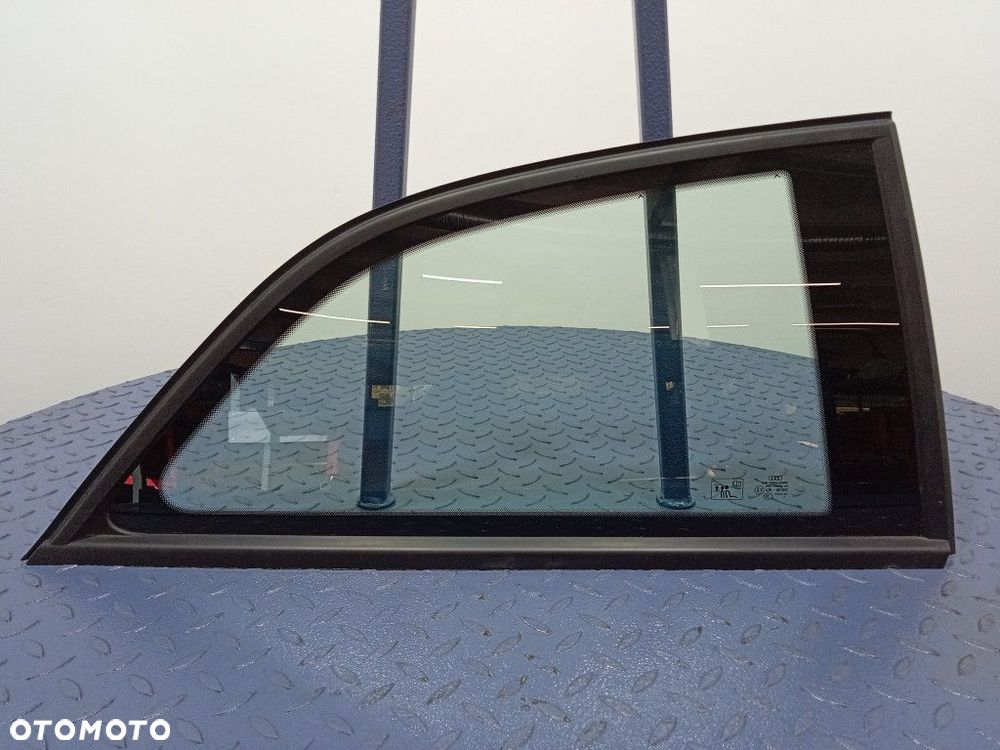 AUDI A1 8X 3D SZYBA KAROSERYJNA TYŁ PRAWA 11R 8X3845300 - 1