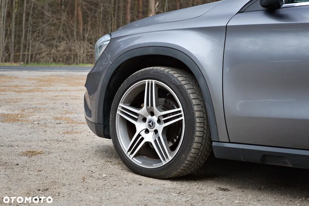 Mercedes-Benz GLA 200 7G-DCT - 30