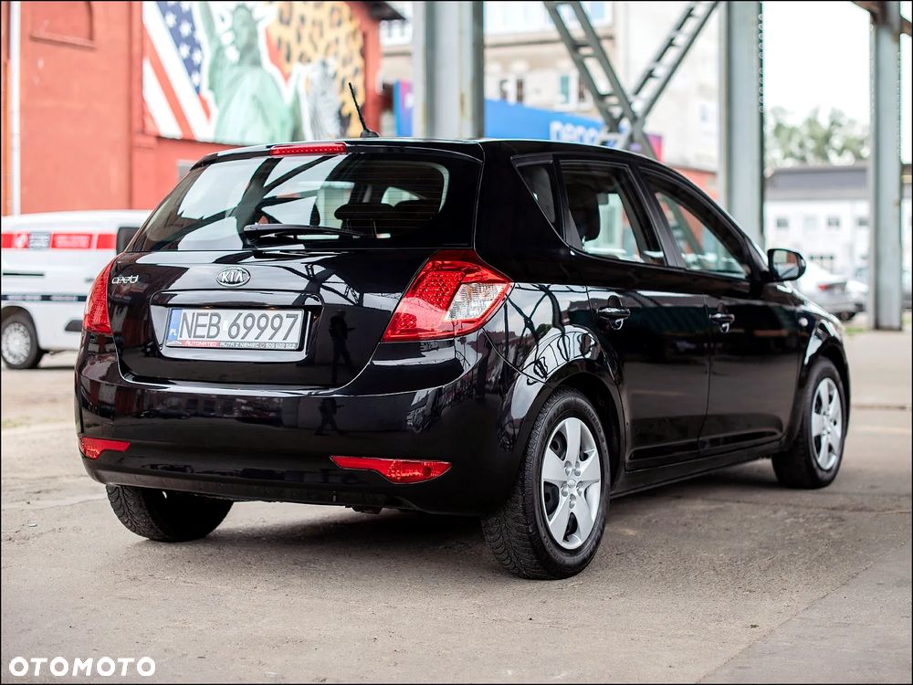 Kia Ceed - 10