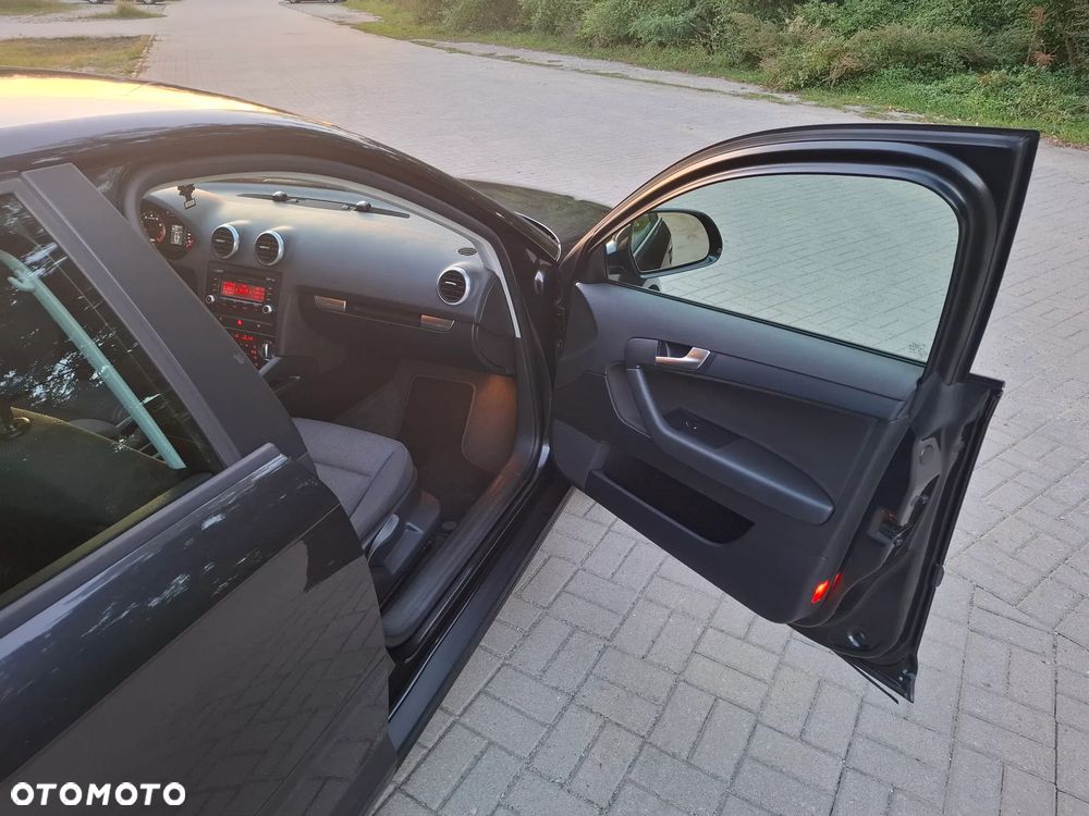 Audi A3 Sportback 1.6 Ambiente - 25