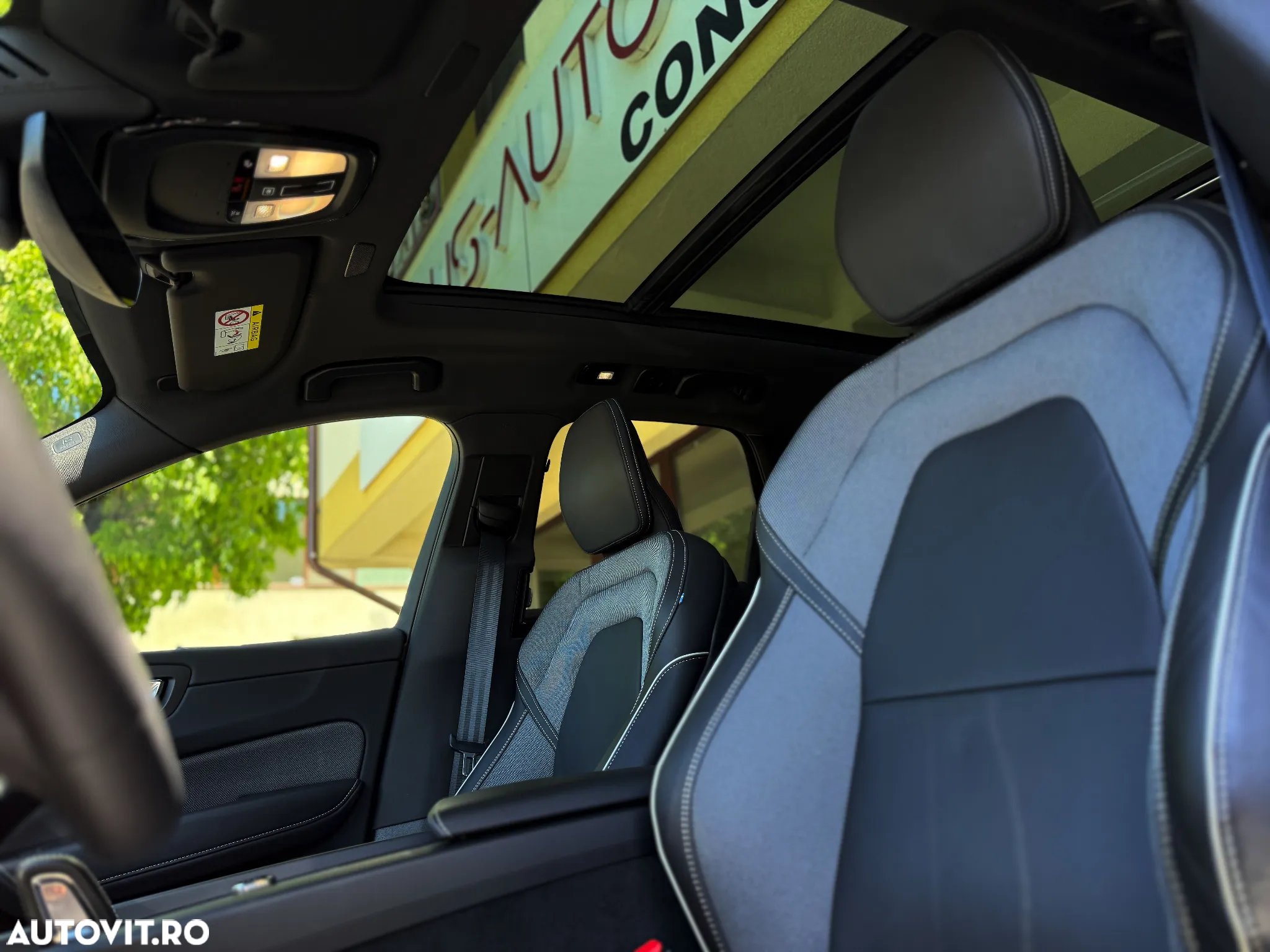 Volvo XC 60 B4 MHEV AT8 AWD R-Design - 26