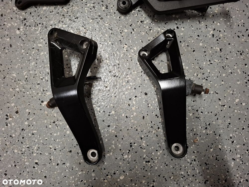 KTM Duke 125 390 set podnóżek dźwignia łapa mocowanie silnika - 2