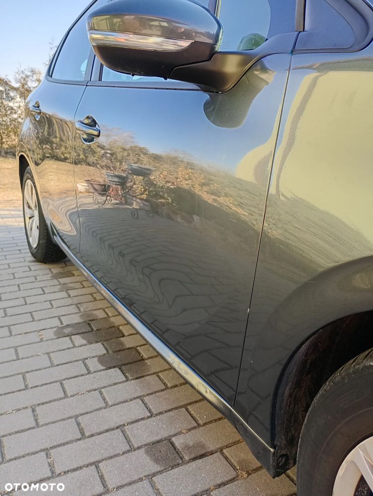 Peugeot 208 - 10