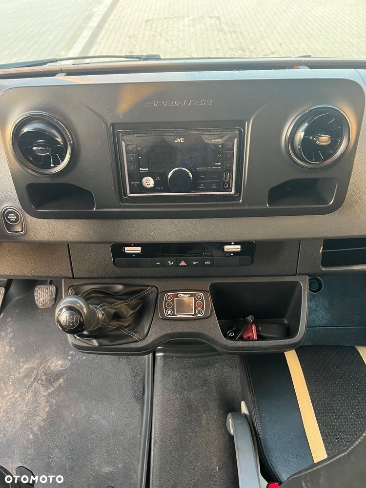 Mercedes-Benz 519 model - 10