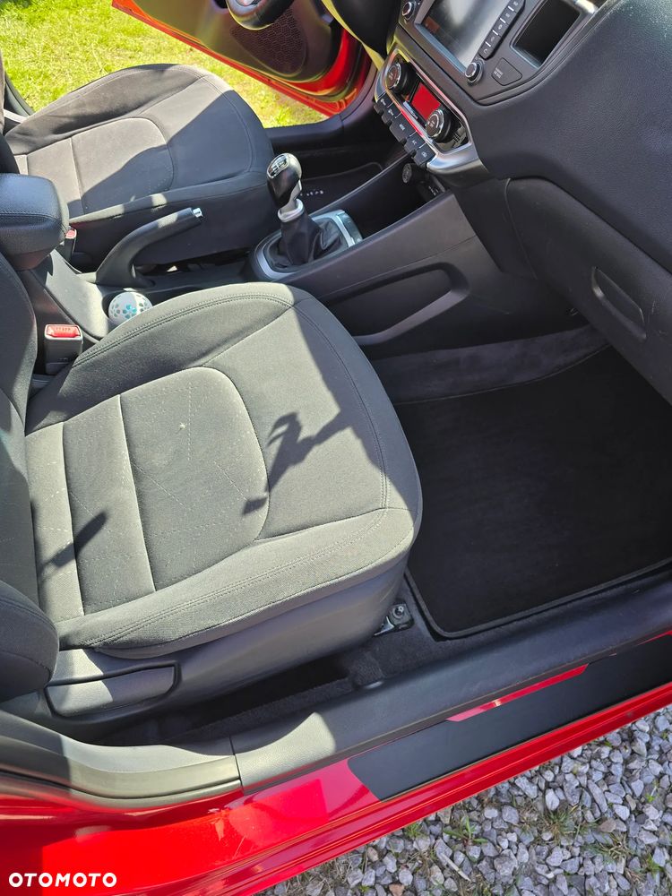 Kia Rio 1.4 L - 22