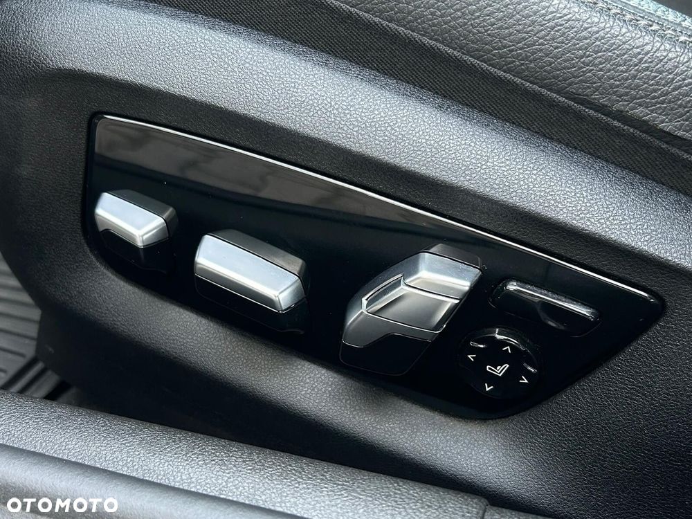 BMW Seria 5 530i GPF xDrive Sport Line sport - 32