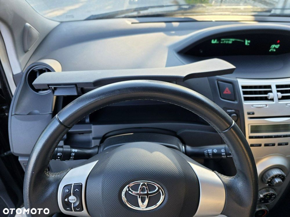 Toyota Yaris 1.3 VVT-i Sol - 21