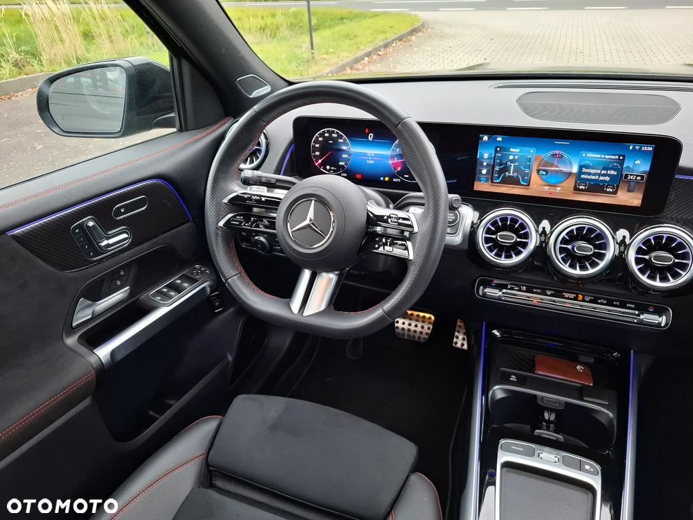 Mercedes-Benz GLB 250 4-Matic AMG Line 8G-DCT - 25