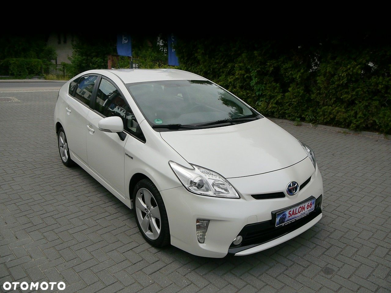 Toyota Prius (Hybrid) Comfort - 3