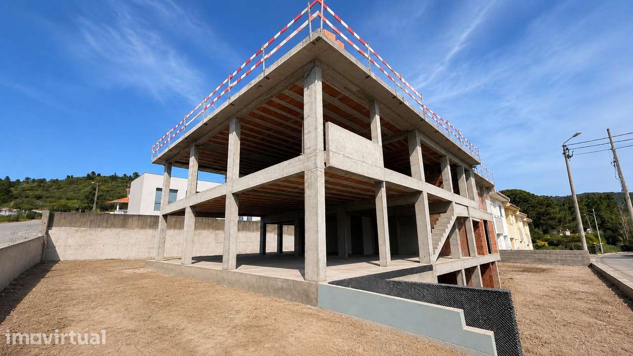Gaveto T4 em construção com mais de 300m2 de área, imperdível. - Grande imagem: 2/44
