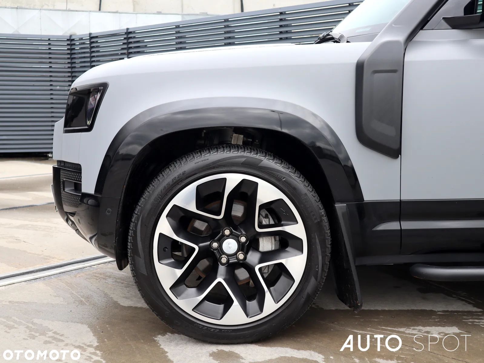 Land Rover Defender - 3