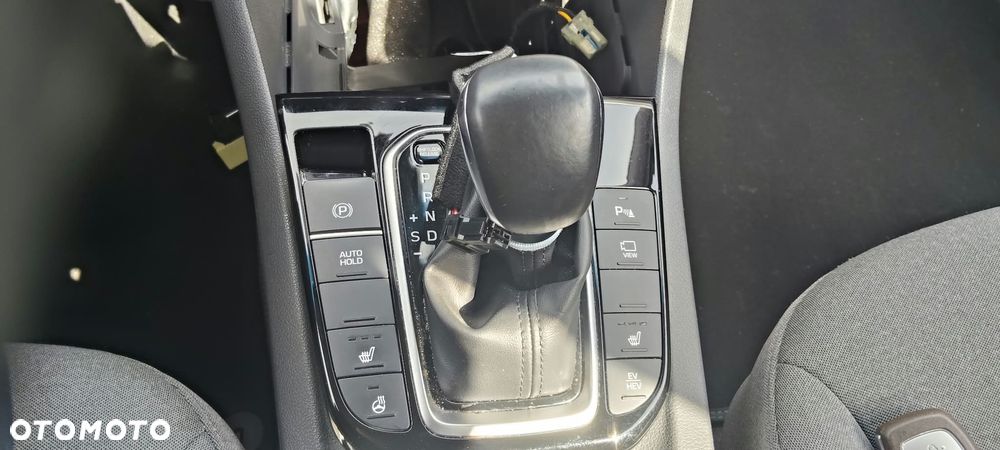 Hyundai IONIQ - 28
