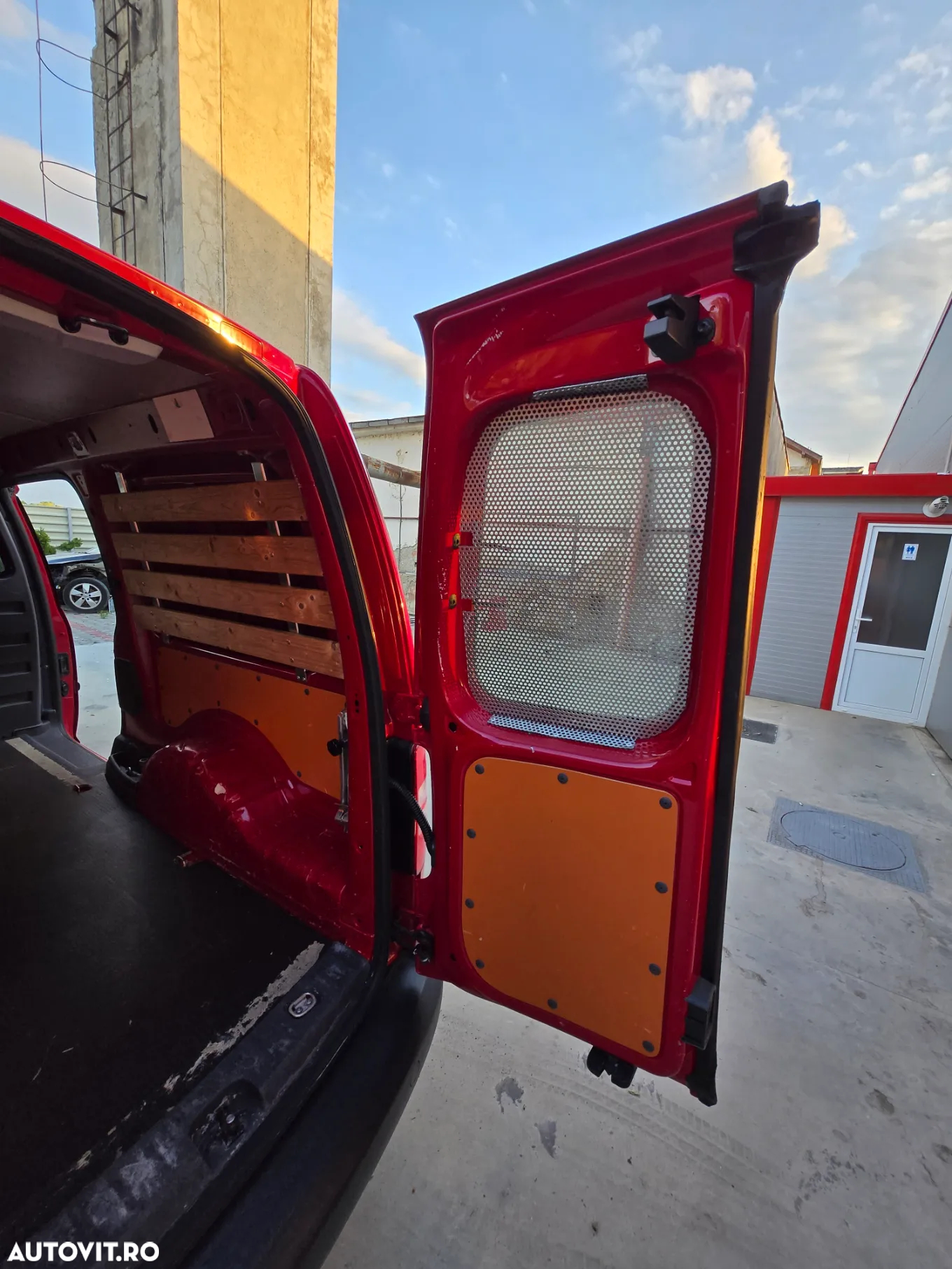 Volkswagen Caddy MAXI / CUTIE AUTOMATĂ / 2012 - 10