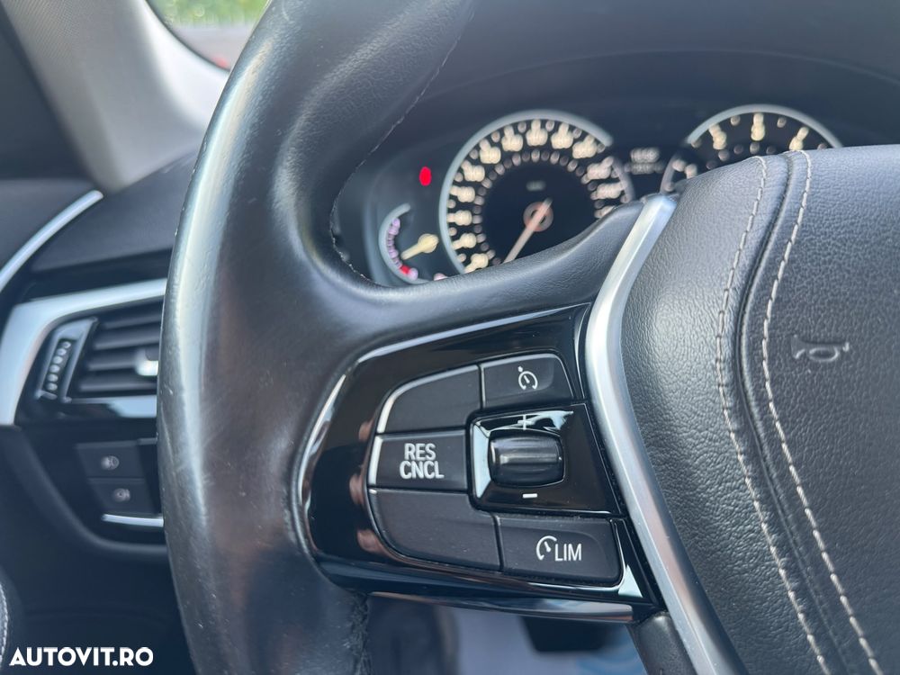 BMW Seria 5 530i Aut. Sport Line - 32
