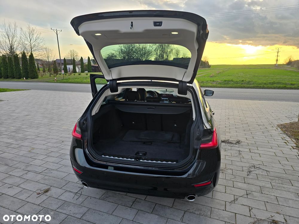 BMW Seria 3 320d Sport Line Shadow sport - 13