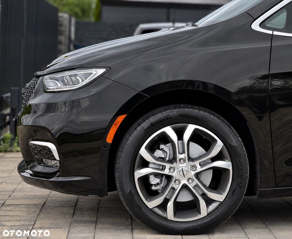 Chrysler Pacifica - 4