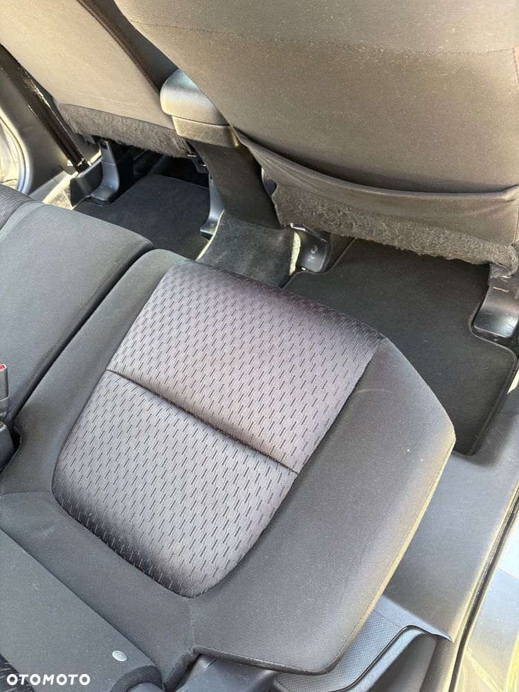 Mitsubishi Outlander 2.0 Invite + 2WD - 12