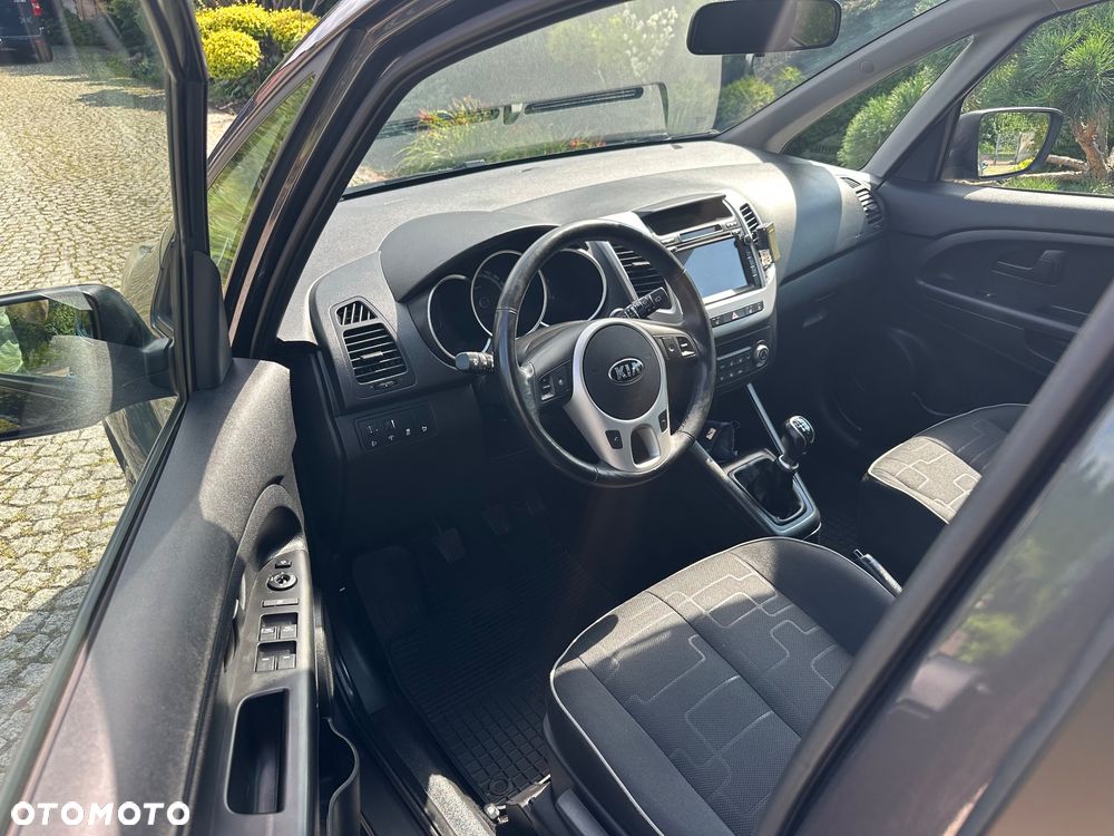 Kia Venga - 10