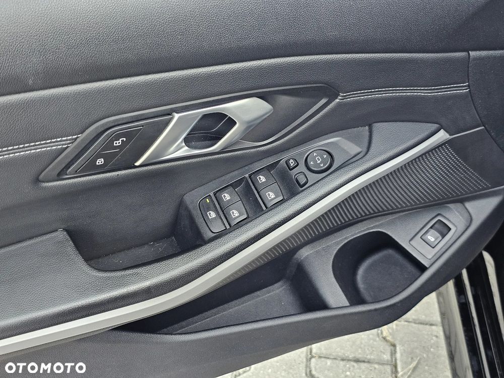 BMW Seria 3 318d Sport Line - 17