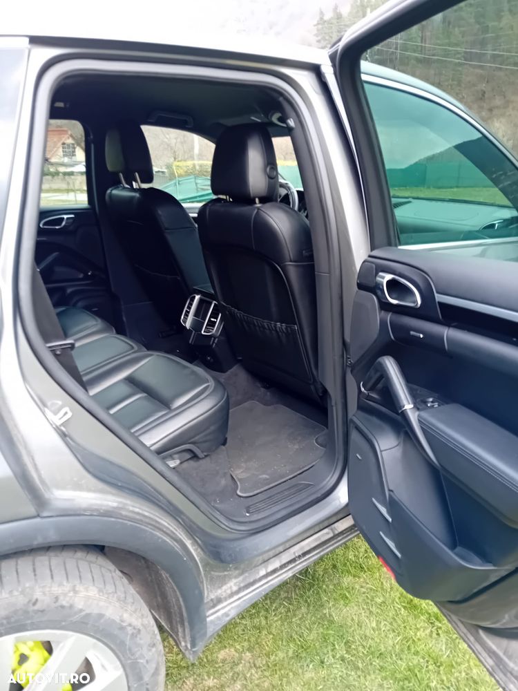 Porsche Cayenne - 6