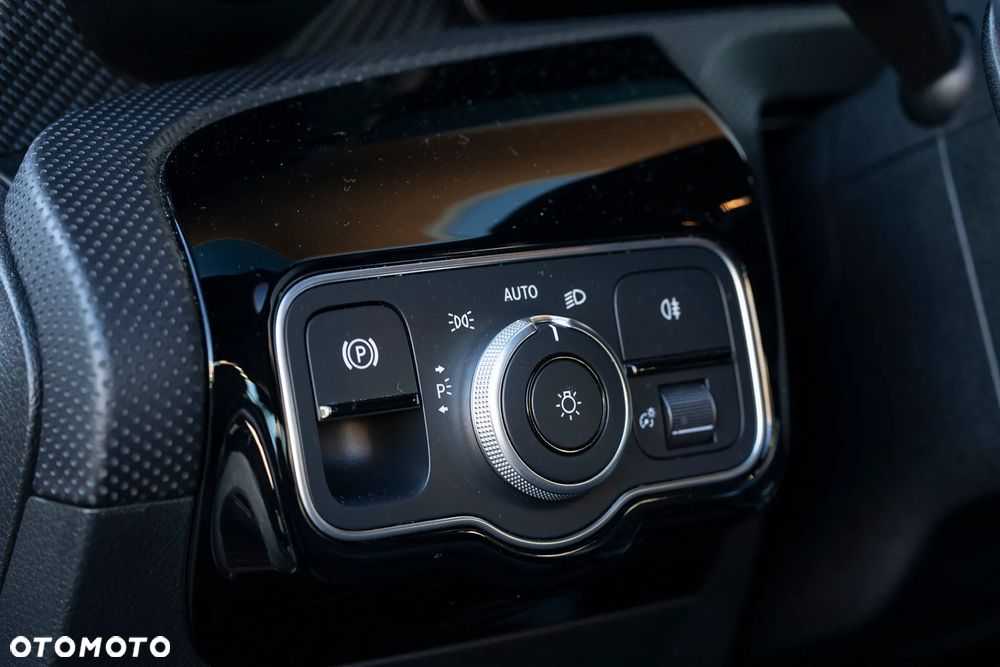 Mercedes-Benz Klasa A 220 4-Matic 7G-DCT - 7