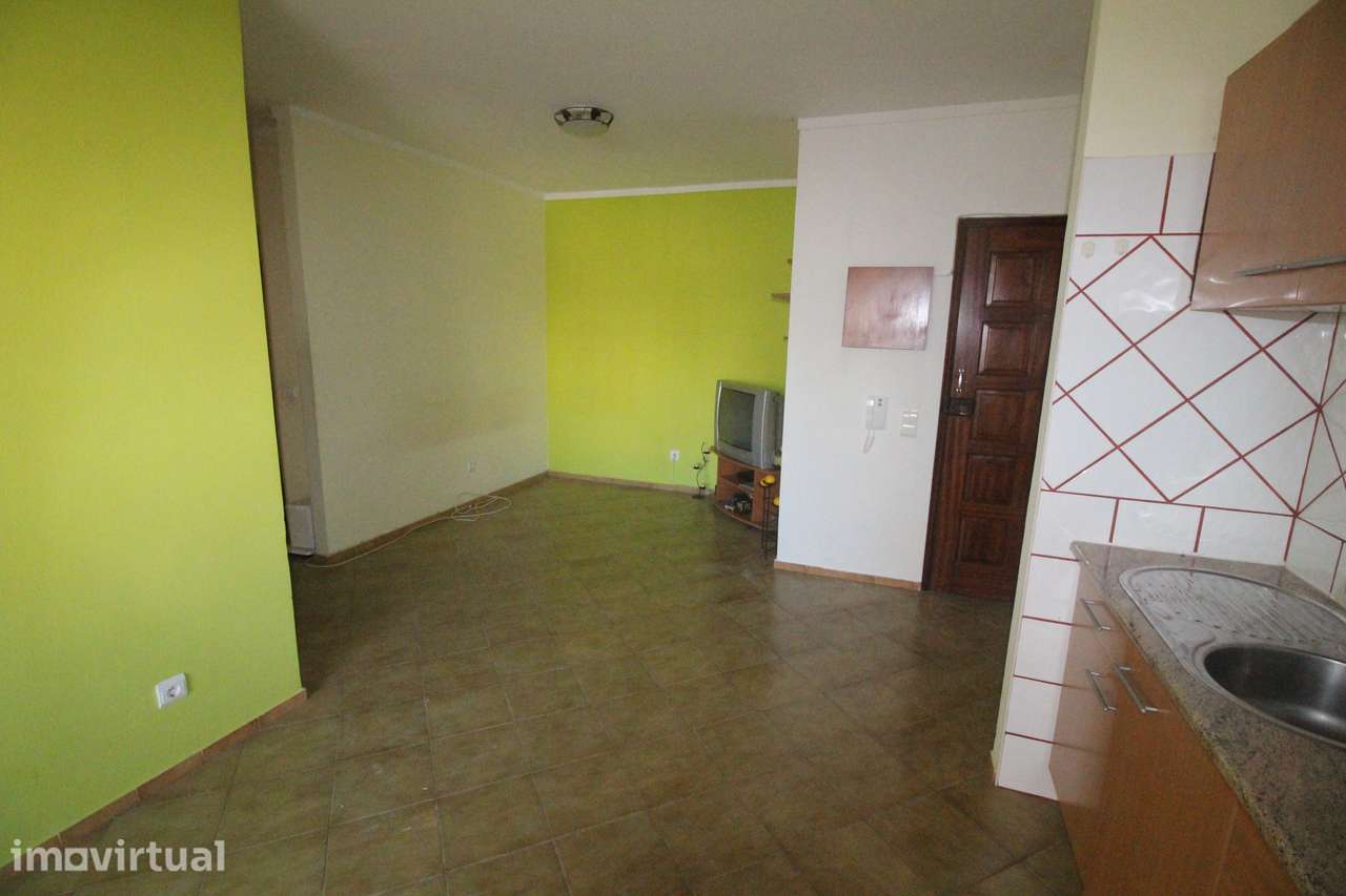 Armação de Pêra, T1 com parqueamento privado, frente ao Lidl - Grande imagem: 5/13