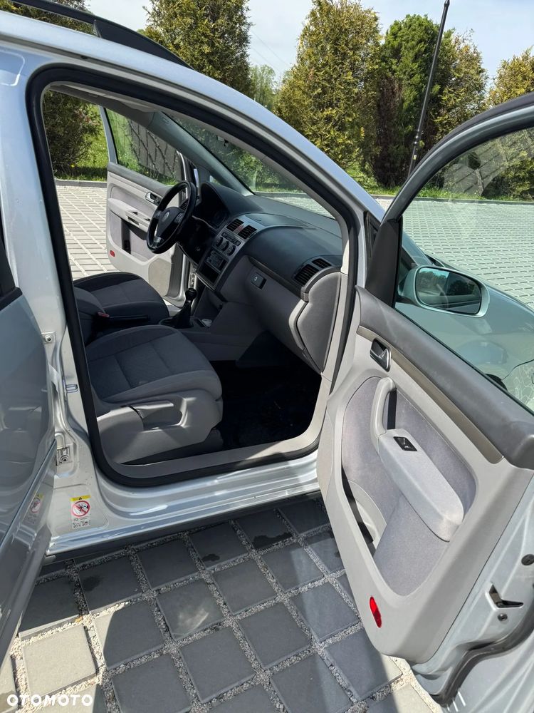 Volkswagen Touran - 15