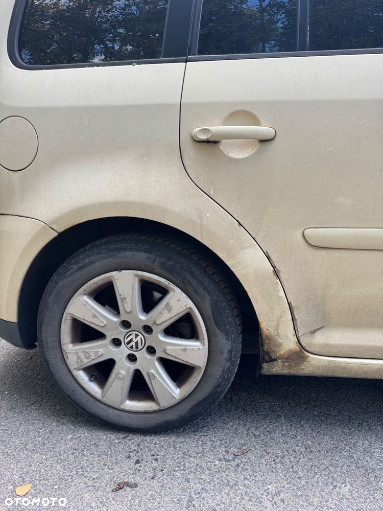 Volkswagen Touran 2.0 TDI DPF Highline DSG - 13