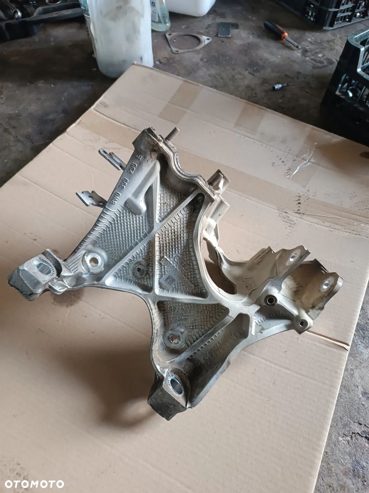 ORYGINALNY WSPORNIK ŁAPA MOCOWANIE ZAWIESZENIA PRAWE AUDI A5 F5 8W0399296E - 1