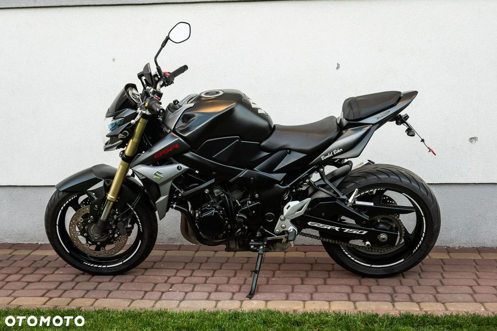 Suzuki GSR - 6