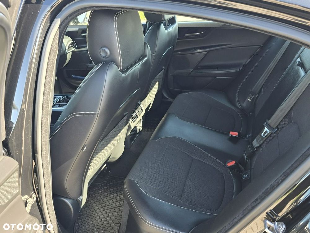 Jaguar XE - 23