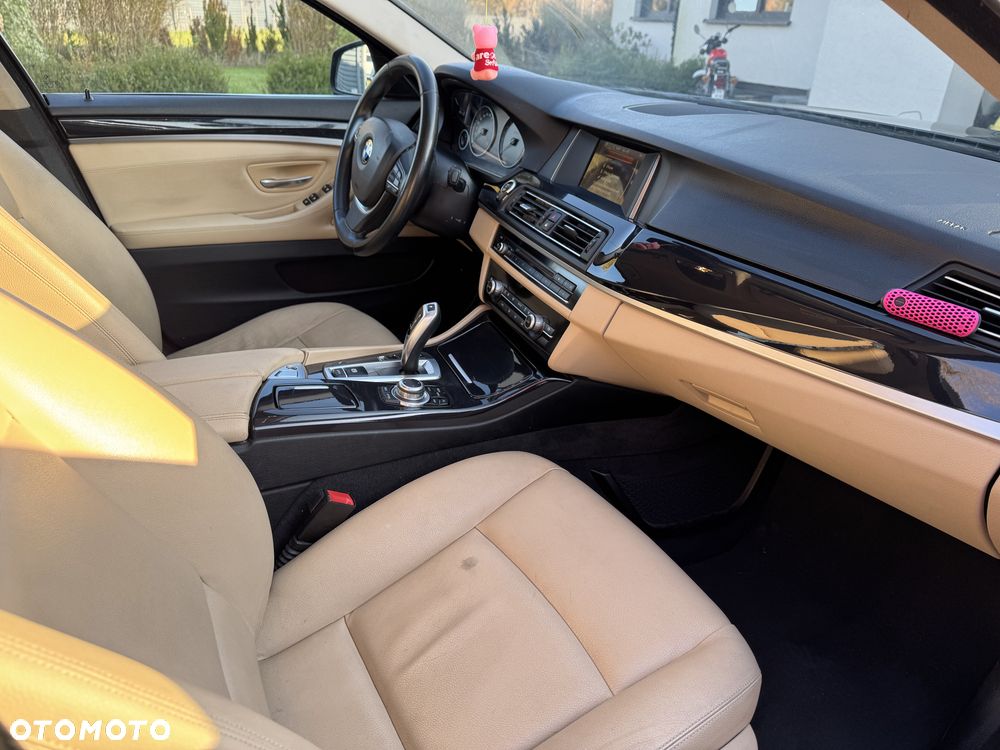 BMW Seria 5 520i Luxury Line - 9