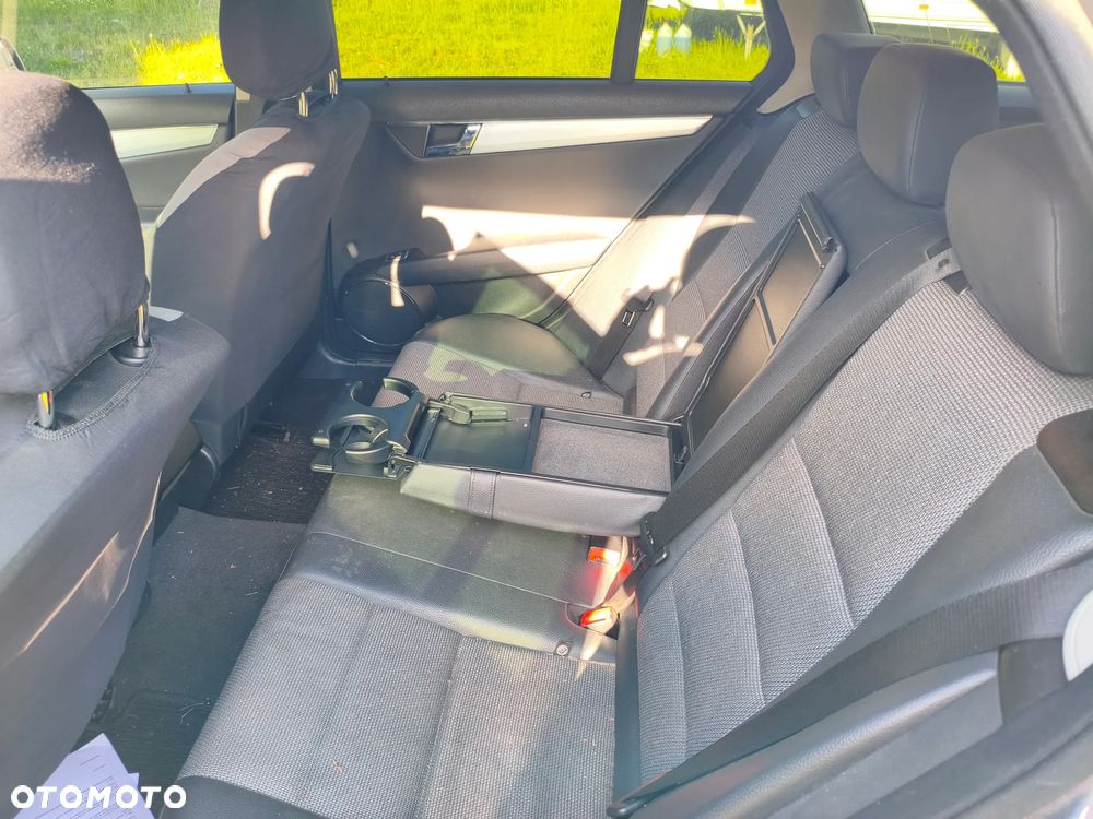 Mercedes-Benz Klasa C 220 CDI DPF Automatik BlueEFFICIENCY - 9
