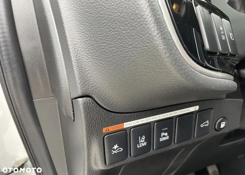 Mitsubishi Outlander PHEV Intense + - 10
