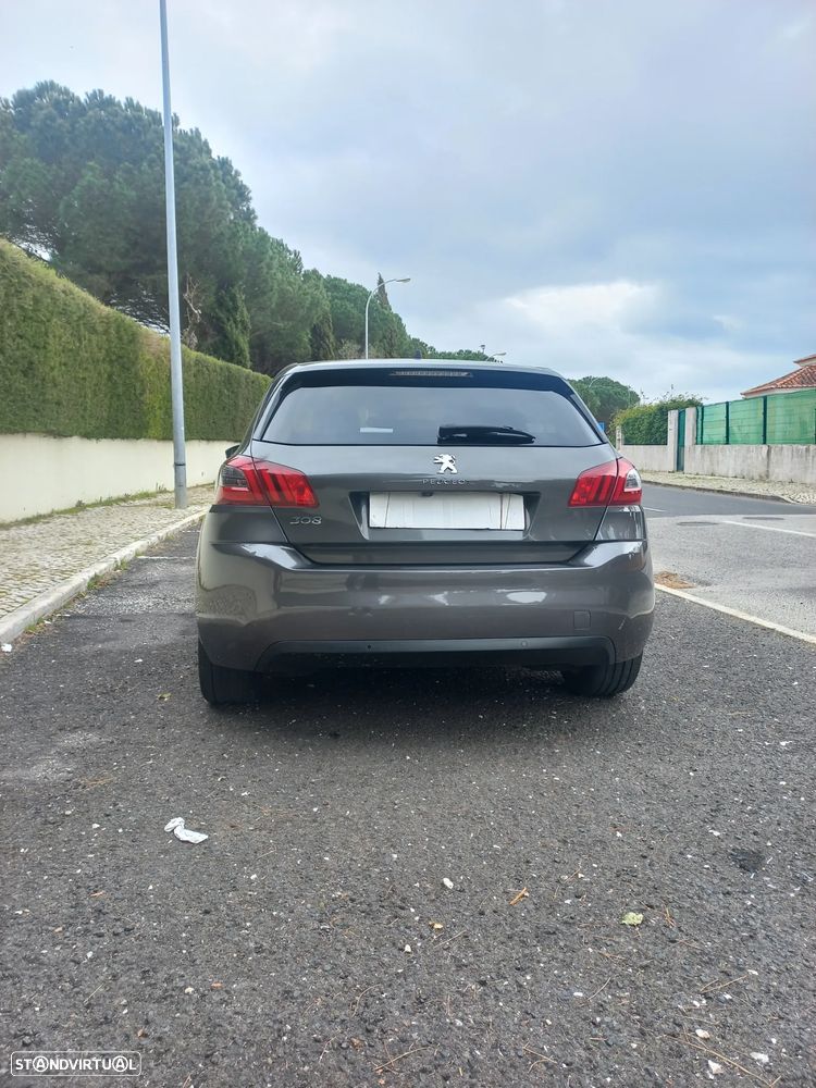 Peugeot 308 - 8